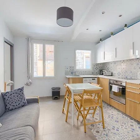 Superb Flat In The Heart Of ! *